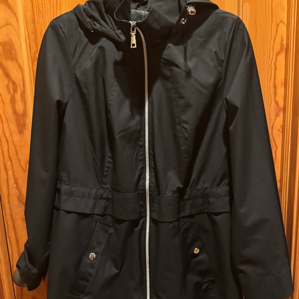 VINCE CAMUTO LIGHT WEIGHT RAIN JACKET. NWOT